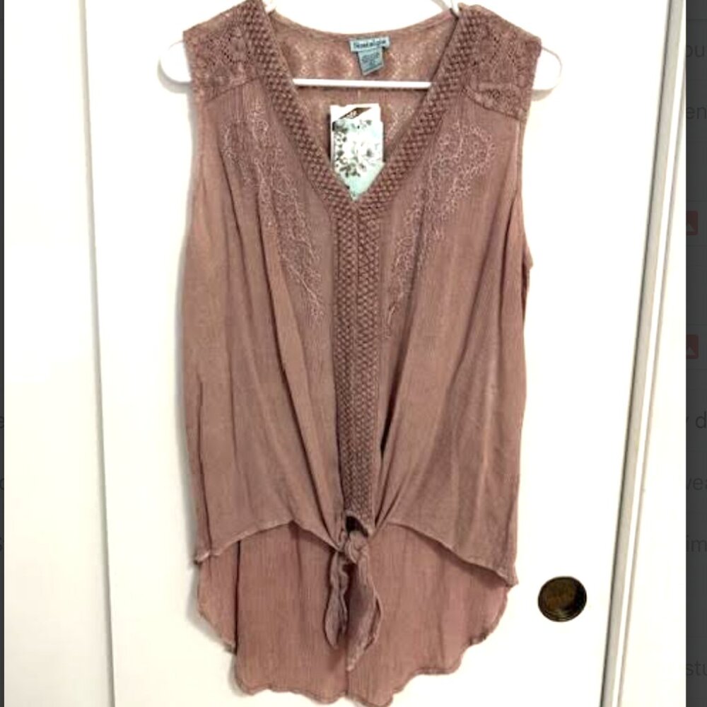 Nostalgia NWT Women's Lace Taupe Twist Knot Front Tank Top Blouse Size L